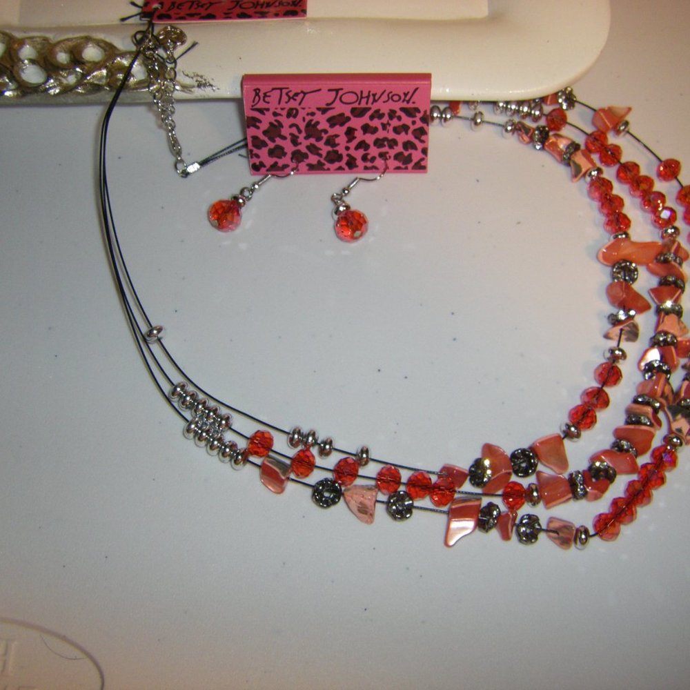 Betsey Johnson Fashion Jewelry Beaded Necklace & Earring 2 Piece Set NEW - Picture 1 of 8